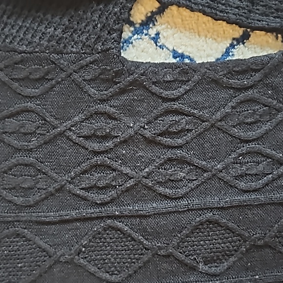 *FREE Sz L Time and Tru Black Light Cable Sweater - Picture 4 of 9